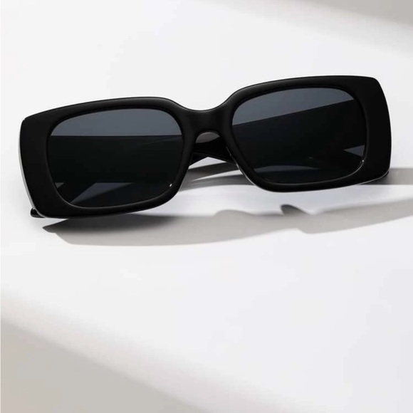 Rectangular Retro Black Sunglasses - Picture 4 of 5